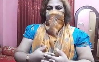 Hot, discontented Indian Desi aunty Didi is horny and talks far sex