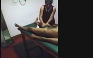 Indian Massage Parlour Unspecific Gives Steal Success BJ together with Handjob