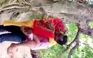 Desi girlfriend and bf have sexual intercourse in the jungle