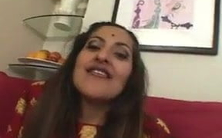 Foreigners fucked the Indian lady for rent