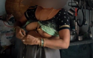 Indian aunty shows papaya fruit sized beautiful boobs