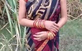 Desi randi Indian bhabhi with big nipples and sexy ass
