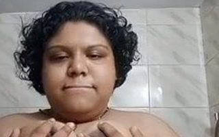 Tamil mature aunty bathing