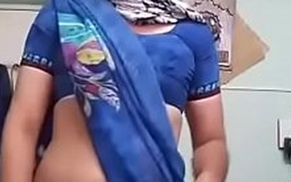 indian crossy showing deficient keep in saree