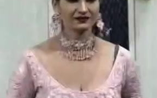 Saima Khan sexy mujra
