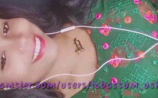Bangladeshi sexy woman showing her boobs on live video