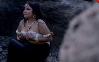 Hindi web series actress Rajsi verma's unclad dusting