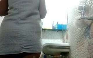 Desi aunty fingering in her bathroom
