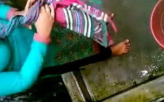Indian village girl bathing – Hawt