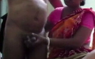 Indian Aunty in a Saree Jerking Dig up