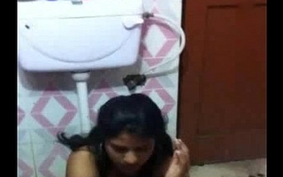 desi girl piss in toilet