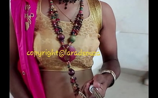 Indian crossdresser Lara D'Souza glum video in saree 2