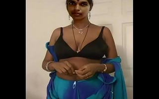 Hot wife boob show