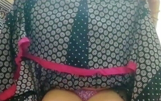 Indian woman Manisha exhibiting a resemblance her nude tits and ass