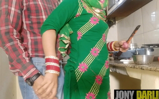 Freshly married bhabi fucked by her devar in kitchen- Devar ne bhabi ke laakh mana karne pe bhi chod diya- Jony Darling