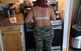 Saudi Arab Maid Gets Assfucked While Cooking