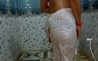 Indian mom bathing close to candidly white legis make me feel ameliorate