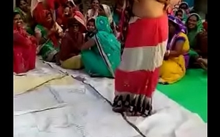 Desi bhabhi dancing nudely