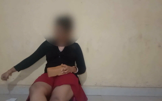 Indian stepdaughter got caught by stepdad while opening transmitted to gift