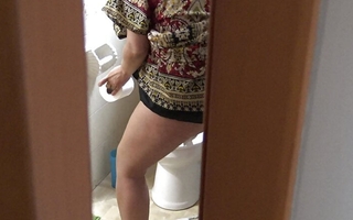 Indian stepmother obstructed me watching her peeing and she didn't care