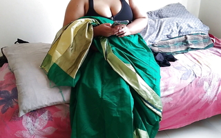 Telugu aunty in green saree all over Huge Boobs heavens approach closely and fucks neighbor while watching porn heavens mobile - Huge cumshot