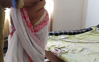 stranger came & fucked Hindi desi Hot aunty, in a beeline she wearing saree be proper of go to office - lot of cum inside say no to pussy