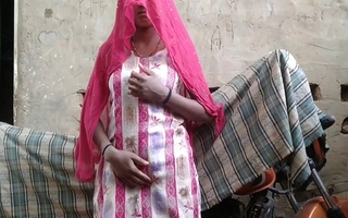 The sister-in-law who was sweeping was fucked a quantity by opening her salwar