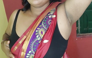 Horny Indian gorgeous stepmom showing her armpit with an increment of playing with her pussy closeup
