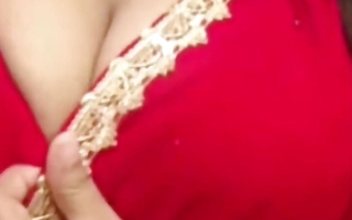 Hot Indian Babe Cleavage Close-up