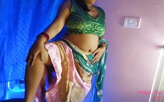 Sexy Hot Bhabhi Crosses Her Nude Rubbing Her Boobs And Fingering Her Pussy.