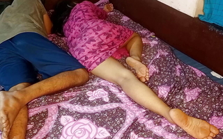 Fut Gyi Amma Ki Burr, Desi Boy Share Bed With Stepmom In Disparaging Hindi Voice