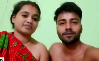सुंदर सेक्सी भारतीय भाभी अपने सौतेले भाई के साथ सेक्स करती है