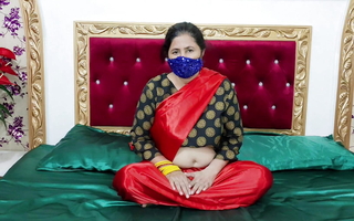 Titillating Indian Madame Sex beside her Flunkey in Silk Saree