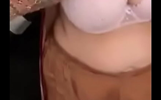 Zara Aunty Showing Big Boobs