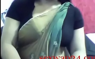 Indian hot desi aunty wearing saree webcam show sex be beneficial to money (sexwap24.com)