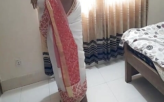 Indian sexy grandma gets guestimated fucked by grandson while flakes will not hear of abode