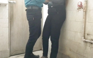 Office staff sexy lady fucking with the brush boss in bathroom