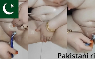 Pakistani Girl Shaving Alone