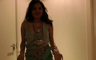 Indian Dispirited Dance Video Be beneficial to Desi Floozy Kavya Sharma