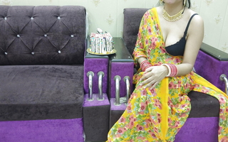 Indian beautiful Saara bhabhi celebrate her birthday with devar ji saara bhabhi give return gift devar ji off colour creampie pussy
