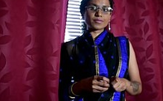 Indian Trainer Teaches Pupil a Lecherous Naming (hindi)